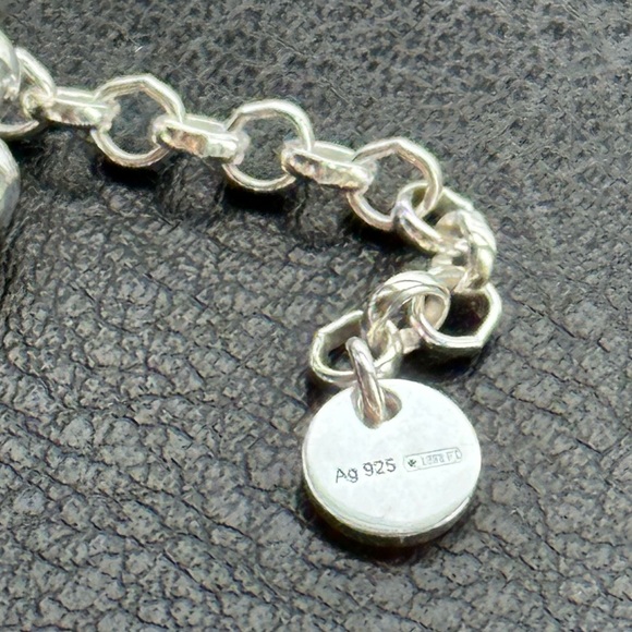 Gucci: Beaded Sterling Silver Interlocking GG Necklace - Picture 11 of 16